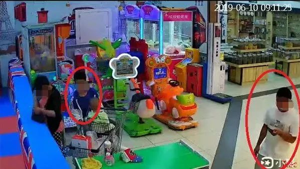 警惕！超市里有人带刀片专挑孩子下手！受害人都有这个特点