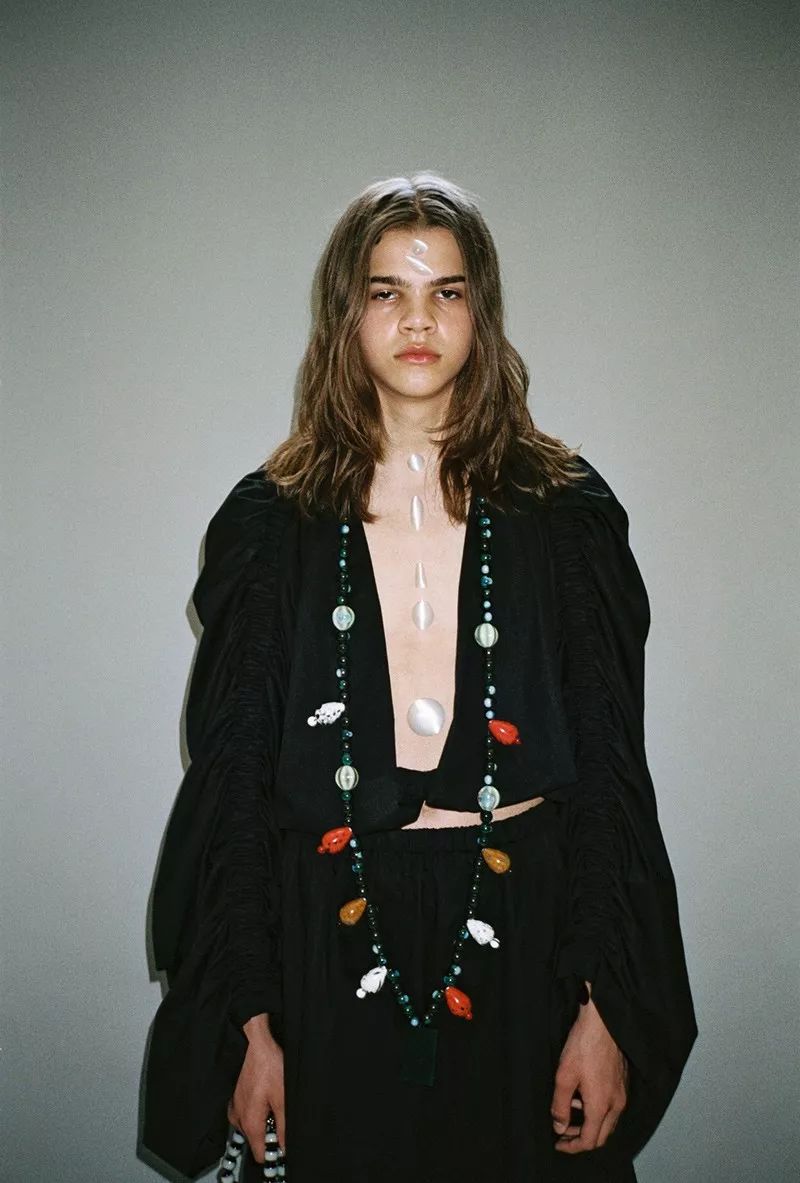 男装周|你看过国产玄幻杂志《九州幻想》么？最近都在搞这种未来修行