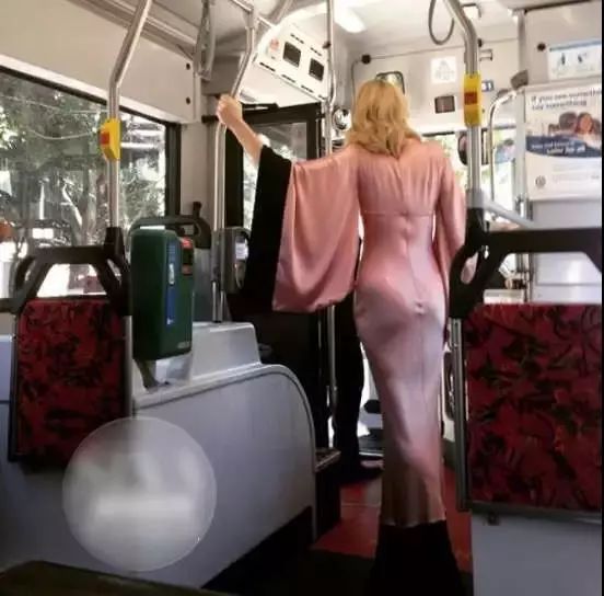 怎么让褶皱的衣物快速平整,可快速抚平褶皱衣物