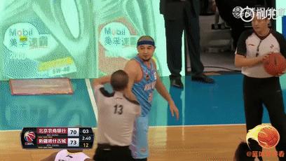 cba裁判杨茂功合法防守位置,cba杨茂功裁判眼神