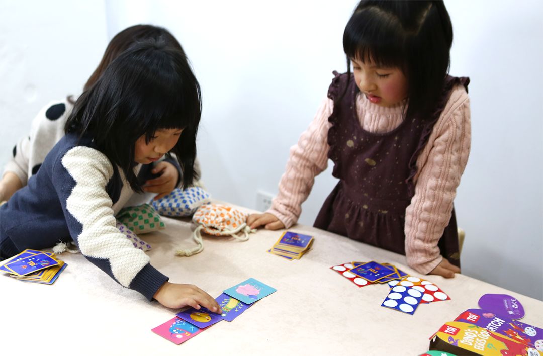 低价拼团丨TOI旅行套装，五款经典桌游，让孩子享受游戏乐趣的同时，还能提高思维力