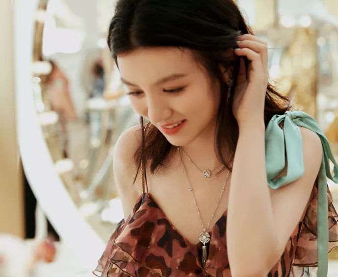 花钱减压｜不看泰剧的人都看了《吹落的树叶》,但某些人看来就是一部《不脱妆的粉底》