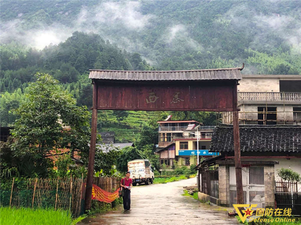 记者再走长征路草原,翻越老山界的过程详细