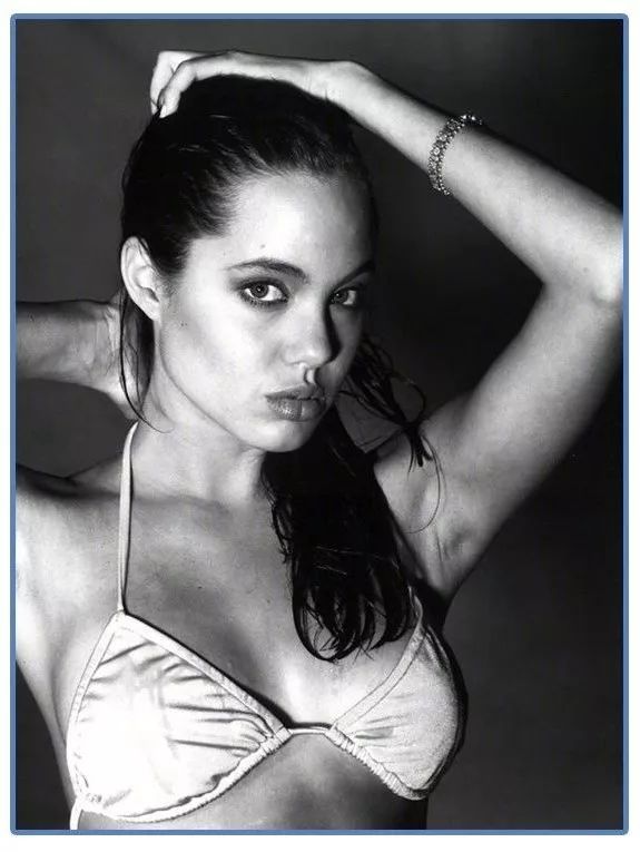 泫雅丰唇后颜值下跌?!但大家都爱这样的“香肠嘴”啊