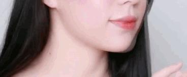 泫雅丰唇后颜值下跌?!但大家都爱这样的“香肠嘴”啊