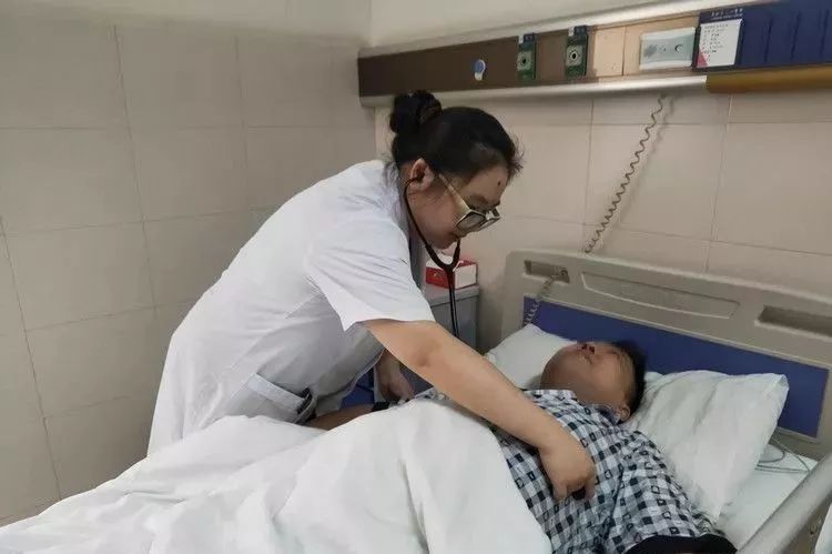 22岁小伙突发急性心梗,男子深夜突发心梗专家提醒注意