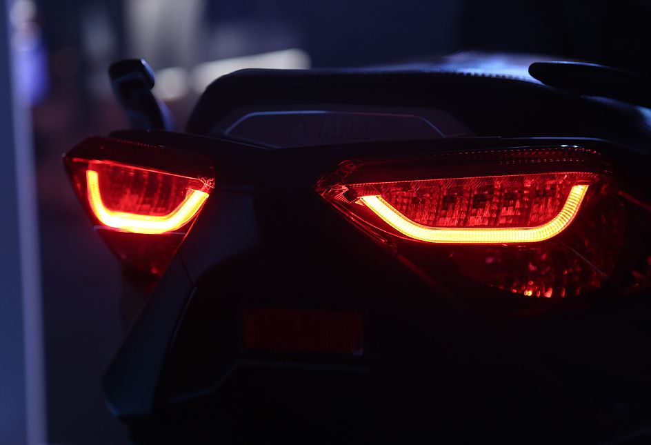 车评测视频对比,雅马哈xmax300摩旅进藏