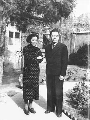 百年之后，并蒂莲开；想你时，有花的味道……