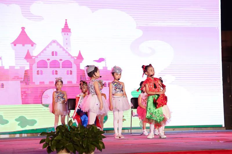 辉煌70载，娃娃送华章——我区举行喜迎建国七十周年消夏晚会