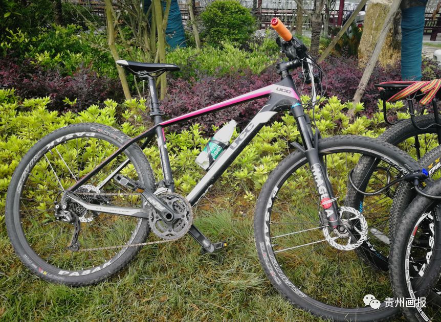 环贵州国际自行车赛安顺,多彩贵州自行车联赛安顺经开区站