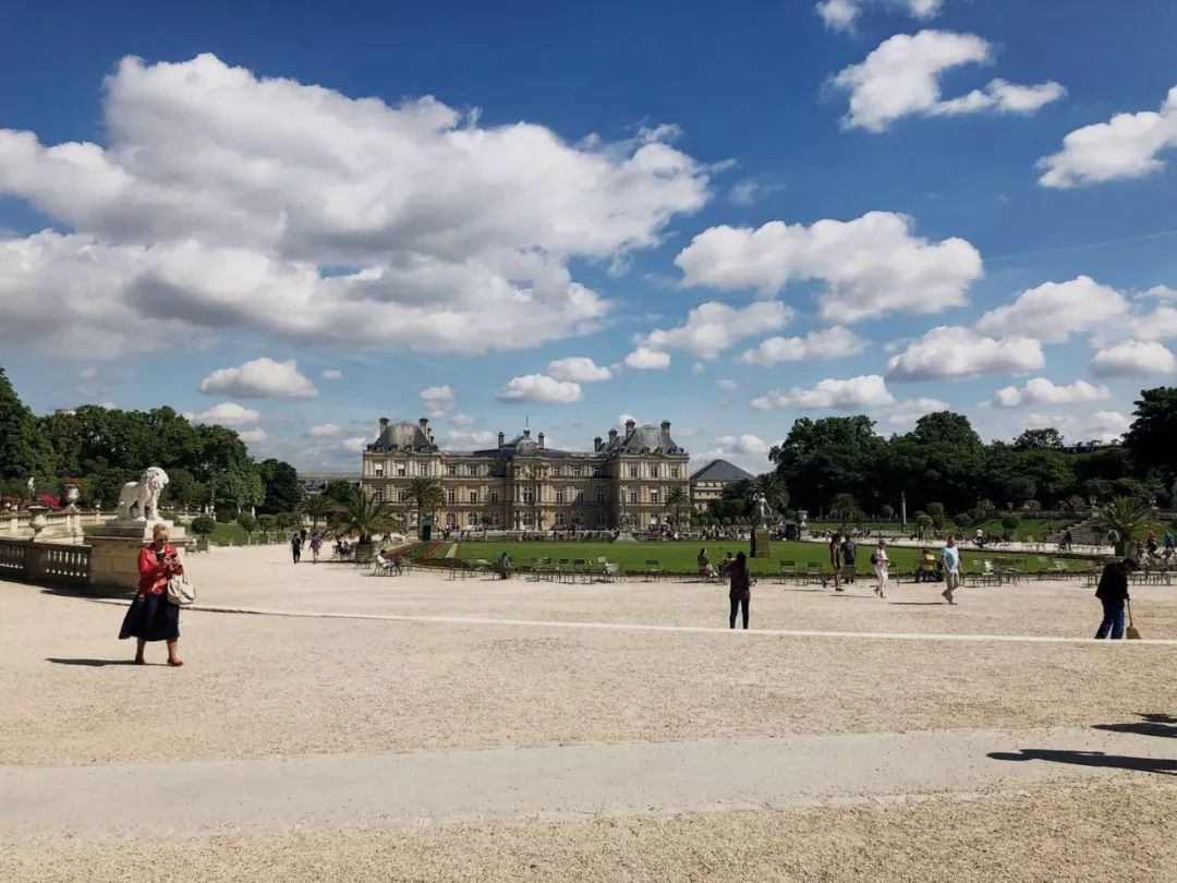 走出成都｜幸运的人，才可以在巴黎自由迷失