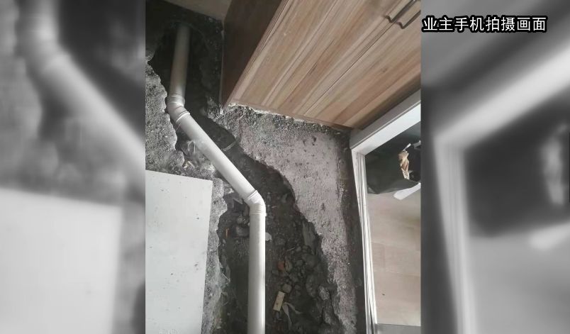 我的房子有话说丨水管“横着走”,有事找律师,香格名苑的开发商挺“霸道”