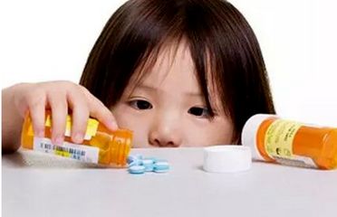 熊孩子吃药的正确方法,熊孩子乱吃药中毒