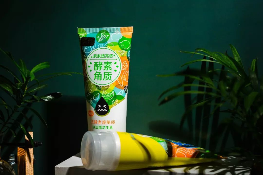 脸上搓出3斤泥！难怪又黄又暗又黑头！10秒给脸蛋“剥壳”，厉害