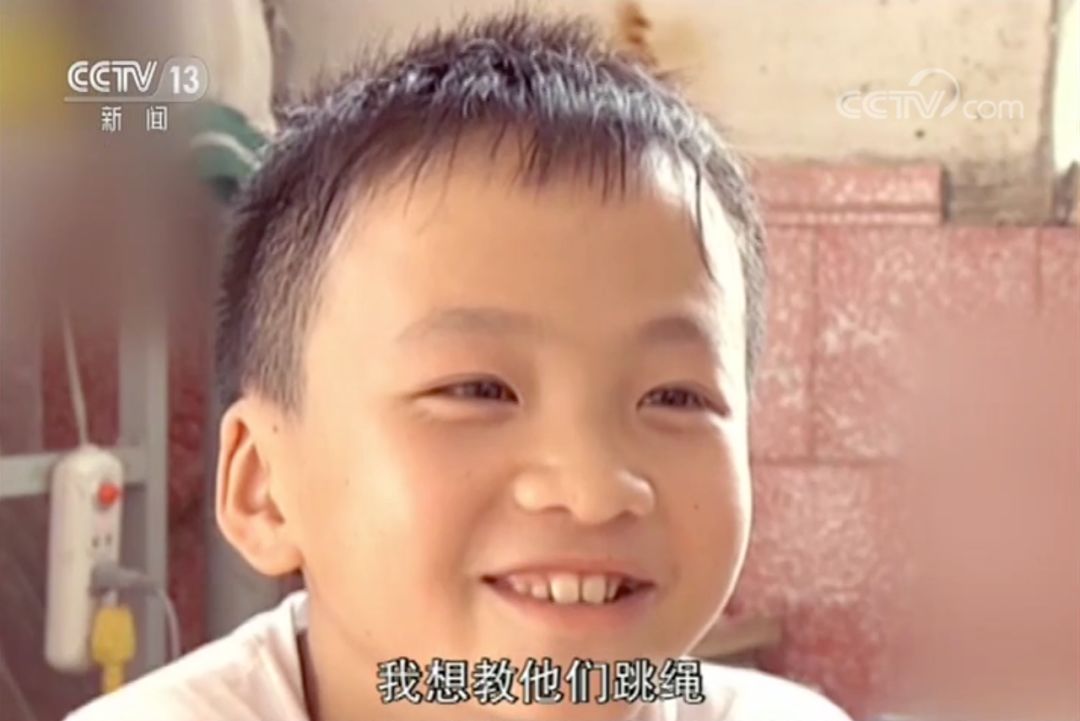 1秒跳6.33次的“最强大腿”！乡村少年如何靠一根绳“跳进”世界杯