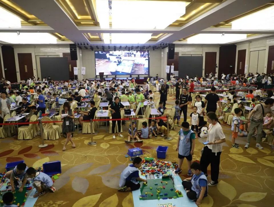 世界青少年机器人奥林匹克竞赛,机器人科技馆夏令营活动