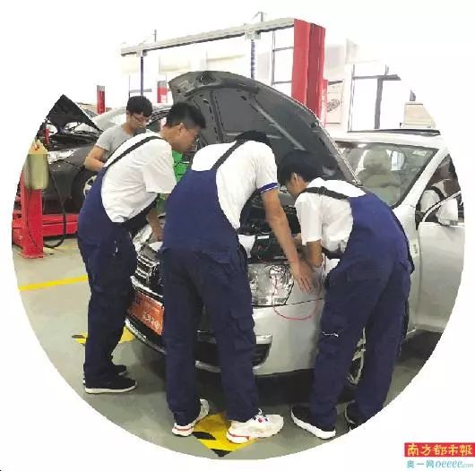 超6成大学生十年收入百万,6名大学生创业