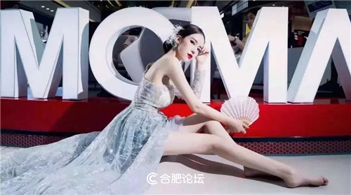 全能美女的美胸蜕变用实力碾压“平胸更时尚”的柠檬精