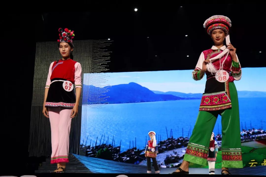 德宏五种少数民族服饰走秀音乐,云南少数民族服饰秀