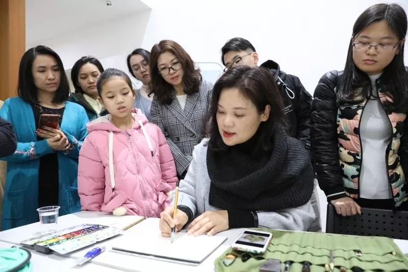 限时抢50节绘画启蒙课仅9.9元超值,全民抢票的活动