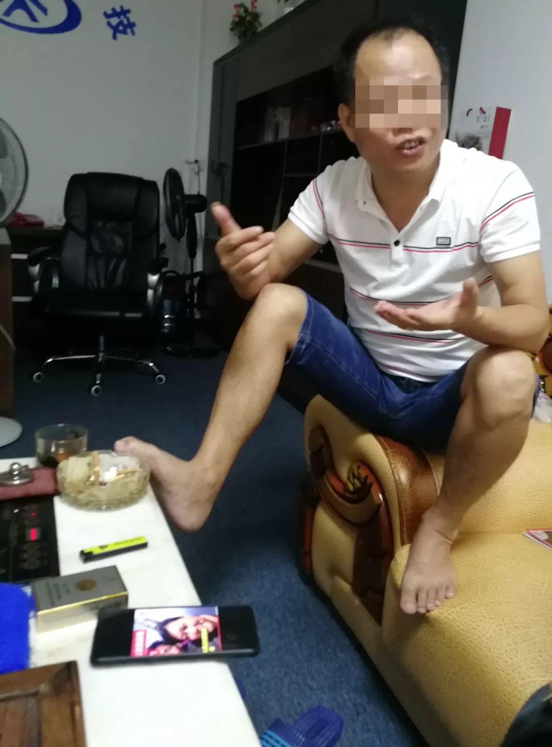 一个携童自杀的女人