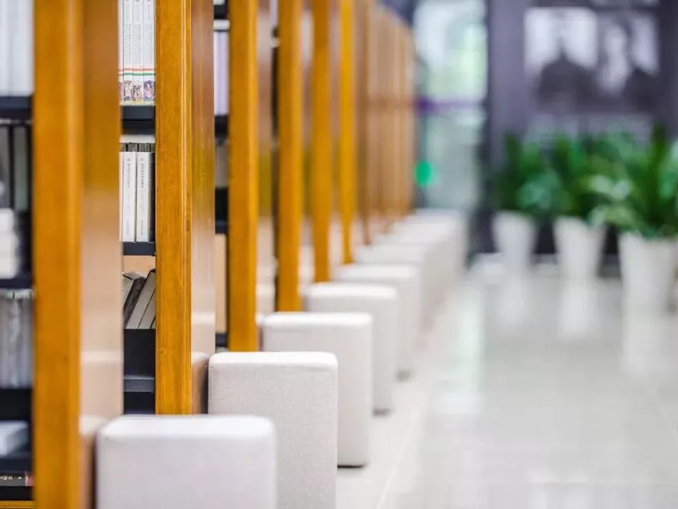 都上央视了！大学校园书店怎么突然这么火？