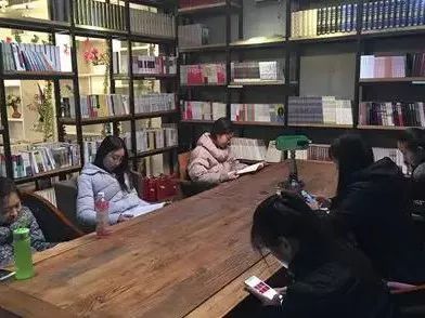 都上央视了！大学校园书店怎么突然这么火？