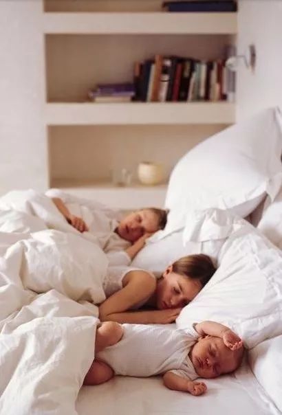 睡觉时到底要不要穿衣服？别害羞！男女都该看看