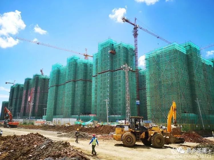 红路彩旗舞易地搬迁擂战鼓