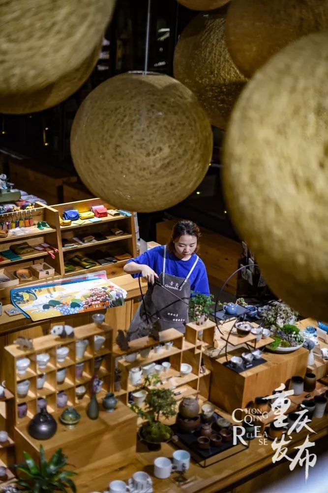 山城重庆夜晚如此宁静而美丽,夜晚的重庆格外迷人