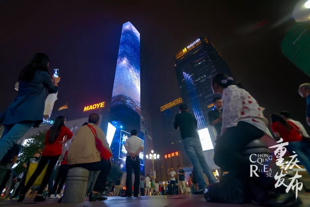 山城重庆夜晚如此宁静而美丽,夜晚的重庆格外迷人