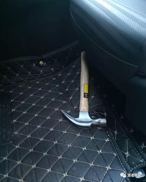 景德镇一男子被3个蒙面人拖上无牌汽车，被发现时已在湖南…