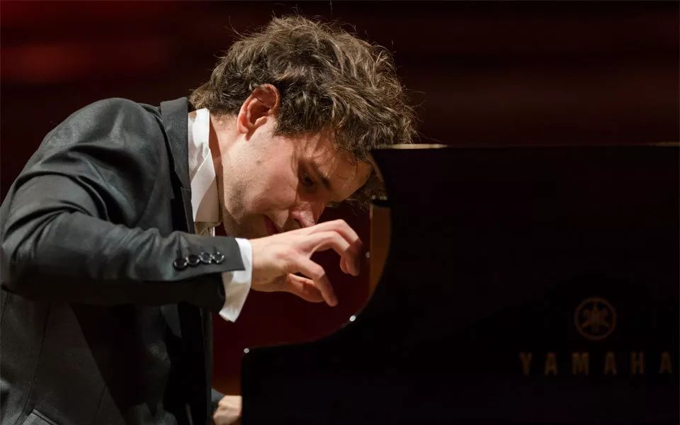 钢琴诗人肖邦的时代背景,钢琴诗人肖邦的作品有哪些