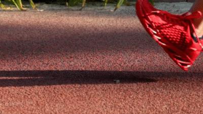 跑鞋鞋底黑科技,鞋底带刀的黑科技鞋