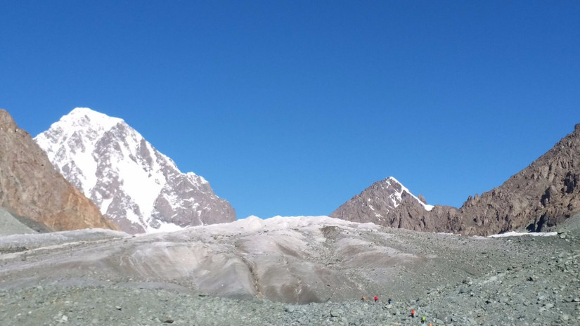 雪峰冰川雪莲草甸十分的激动八分憾——2019年7月环博格达纪实