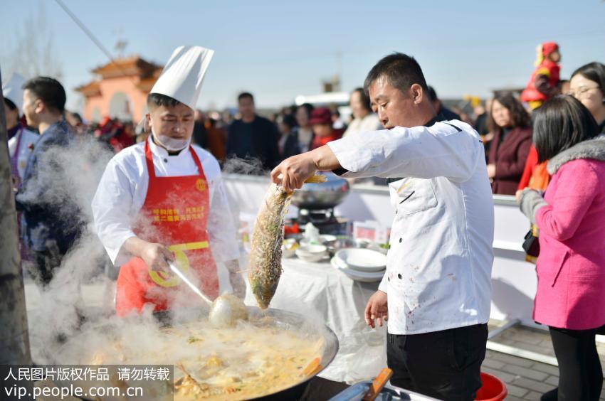 炖鱼时只需掌握这一技巧,炖鱼的正确方法和注意事项
