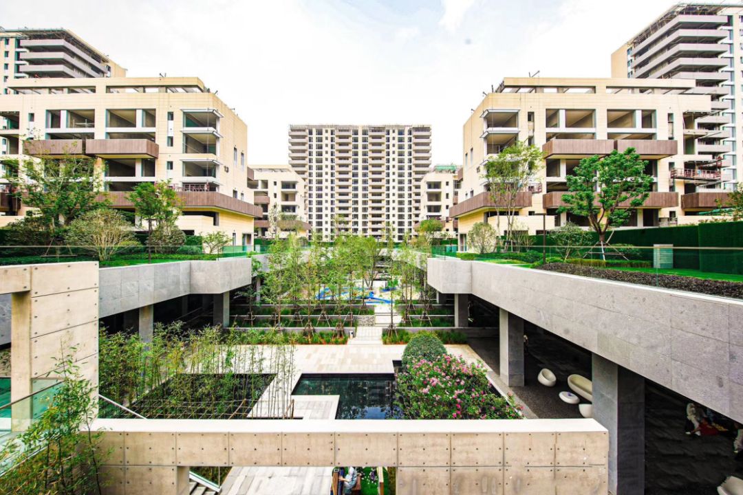 这家开发的商偏执,建筑的颜值和客户的认可给了最好的回应