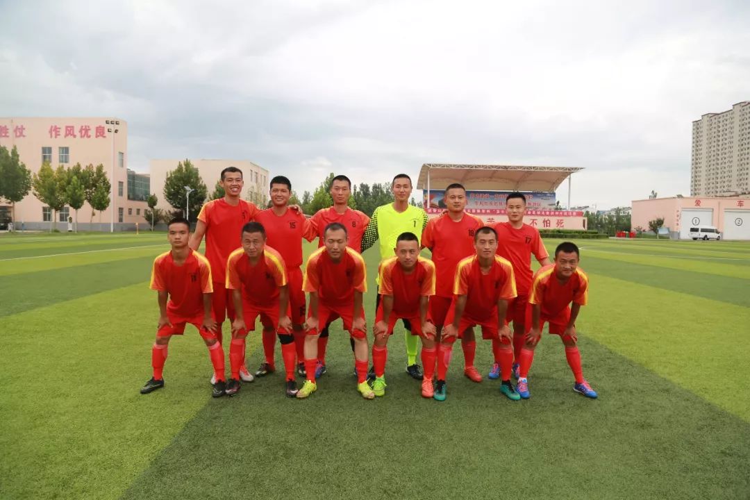 强军杯“卫士动力”业余足球比赛上演强强对决，*警武**聊城支队首先抢得出线主动权