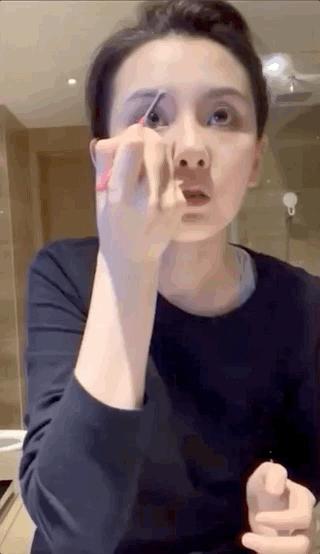 宋祖儿画猫眼妆,宋祖儿用口水画三角眼影