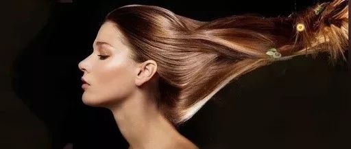 头皮发痒爱出油是什么引起的,头皮出油严重痒是什么原因引起的