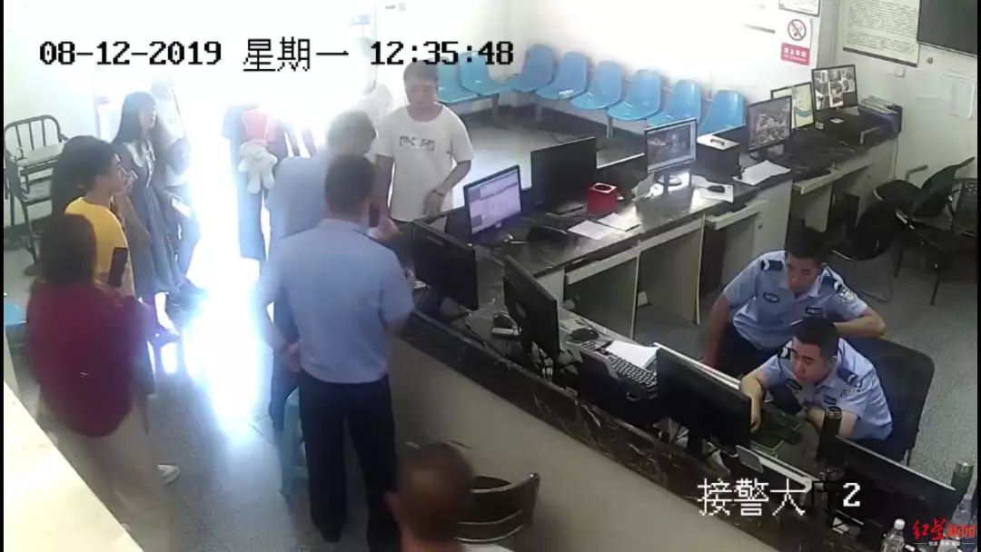 学生暑假工进厂被骗回家泣不成声,宜宾暑假工学生