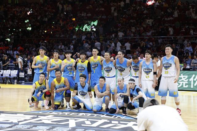 周杰伦林书豪合拍,周杰伦林书豪友谊赛昆凌现身