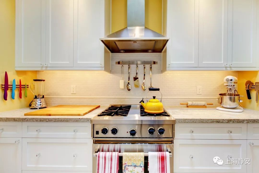 马桶堵了拿保鲜膜封住,马桶堵了怎么用保鲜膜