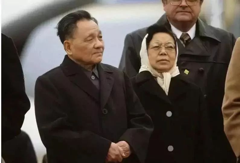 青看点||今天他115岁了，*小平邓**人生的40个瞬间