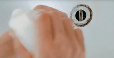 痘痘闭口里面有油脂,鼻子上的痘痘是青春痘还是粉刺