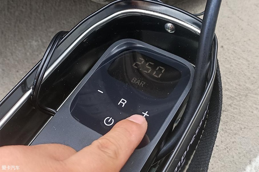 车载充气泵固特异和米其林哪个好,固特异米其林与倍思充气泵哪个好