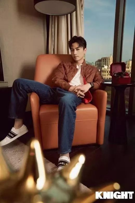 优衣库宽腿廓形牛仔裤搭配,优衣库显腿长的裤子