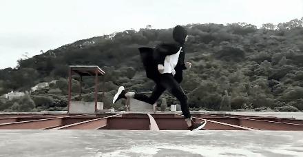 这款鞋！让整条街的回头率都归你！舒服的如同踩棉花！帅到不像实力派