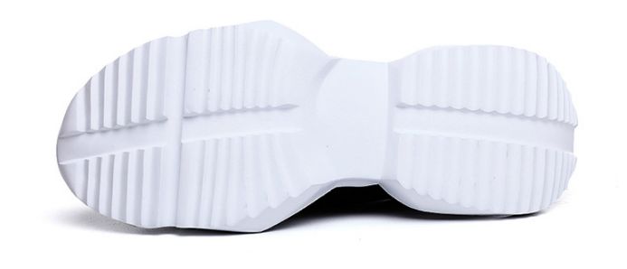 这款鞋！让整条街的回头率都归你！舒服的如同踩棉花！帅到不像实力派