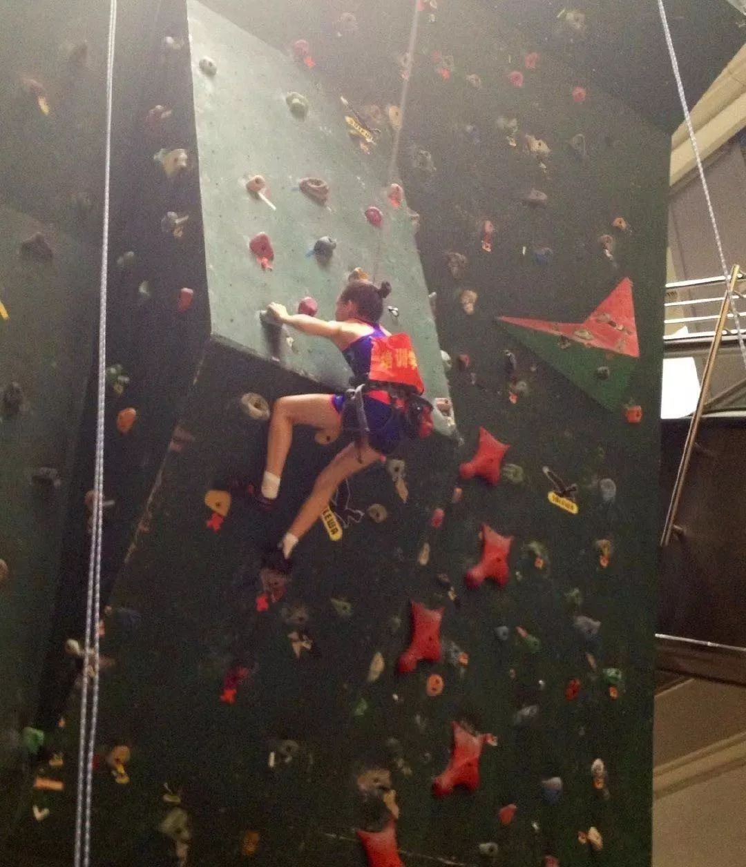 16岁姑娘放弃美籍中国夺冠,15岁混血女夺冠